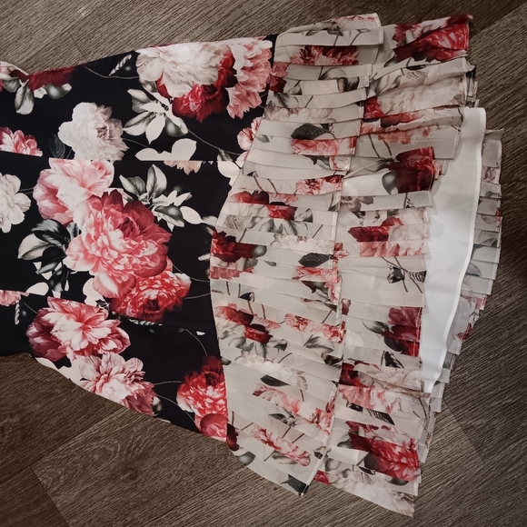 Fame And Partners Floral Mini Dress Size 4 - Picture 4 of 6